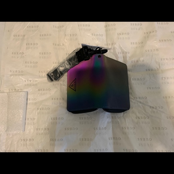 Guess holographic zipper wallet. - Picture 15 of 15